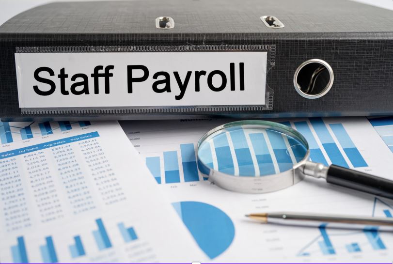 GTA facility manager reviewing industrial staffing agency bill rates and cost breakdown in Mississauga warehouse